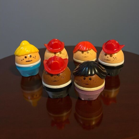 Vintage 80s Little Tikes Toddle Tots Fireman & Family Kids Men Woman  Figures - Picture 2 of 5